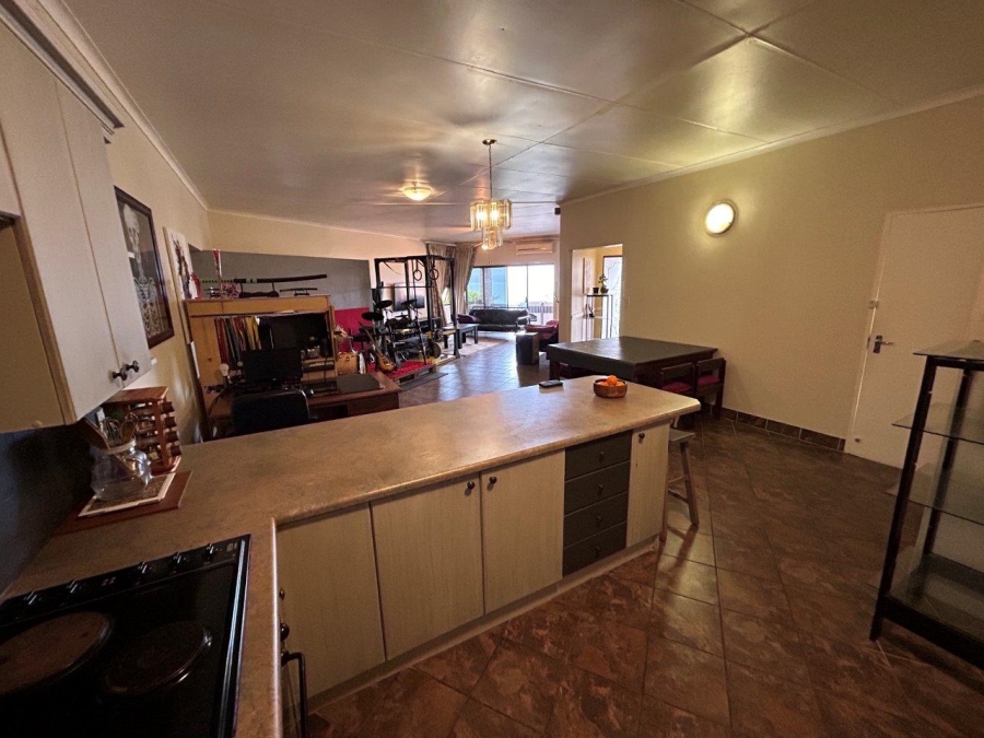 6 Bedroom Property for Sale in Wavecrest Eastern Cape